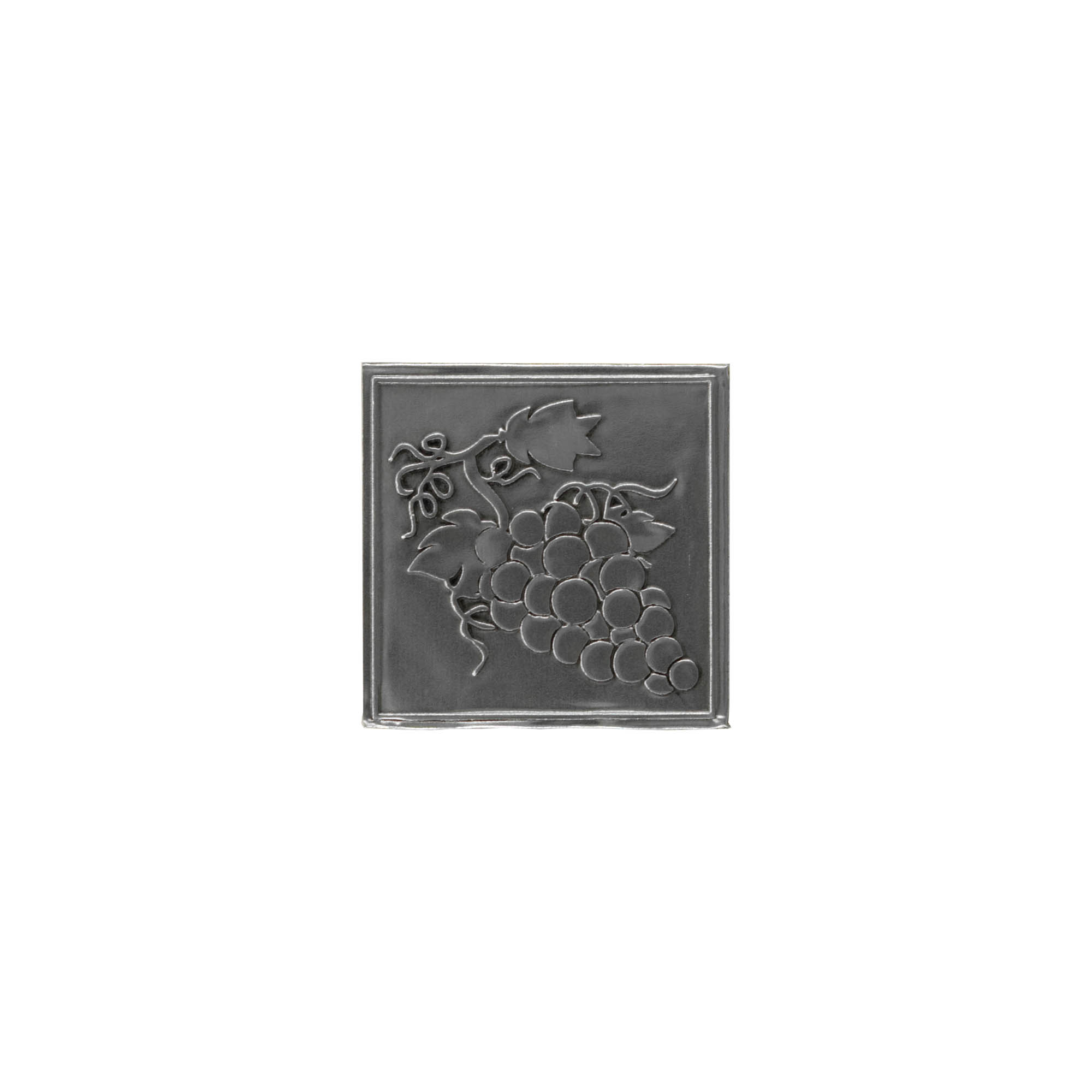 Oznaka od kalaja 'Grozd', kvadratna, metalna, srebrna Oznaka od kalaja 'Grozd', kvadratna, metalna, srebrna